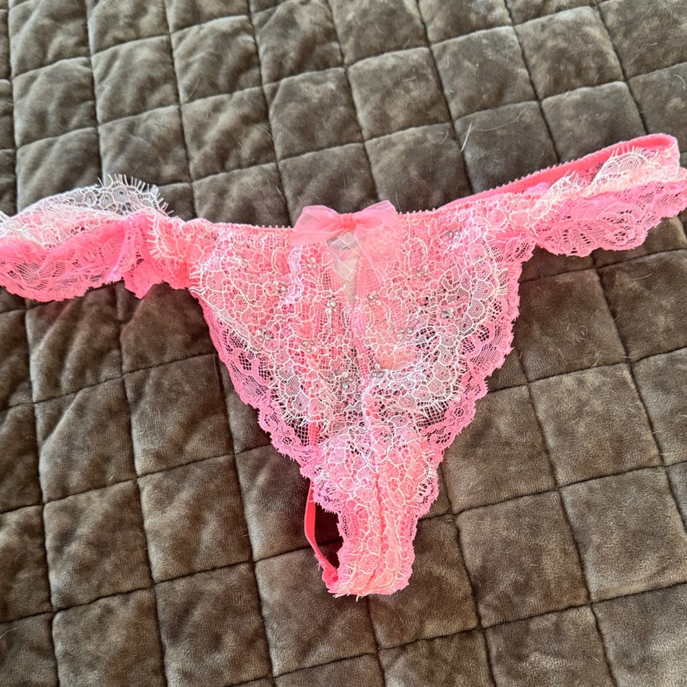 Victoria’s Secret Delicate Pink Lace Thong Panty - Women's Intimates NWT